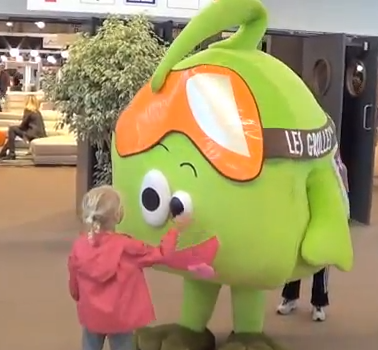 MASCOTTE PERSONNAGE - JEU DES 7 FAMILLES LES GROLLES